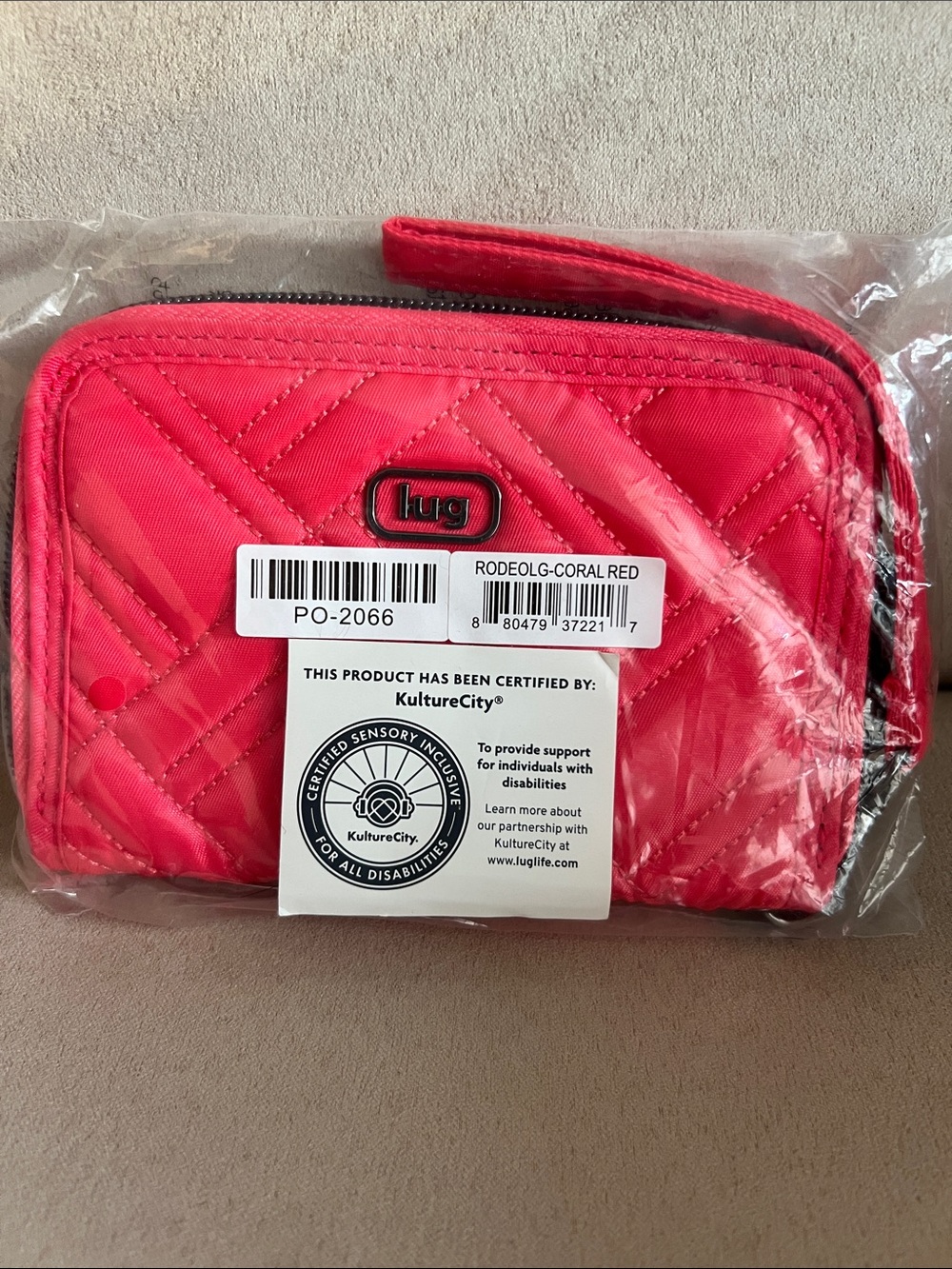 NWT Lug Legacy Collection Rodeo RFID Wallet in Coral Red